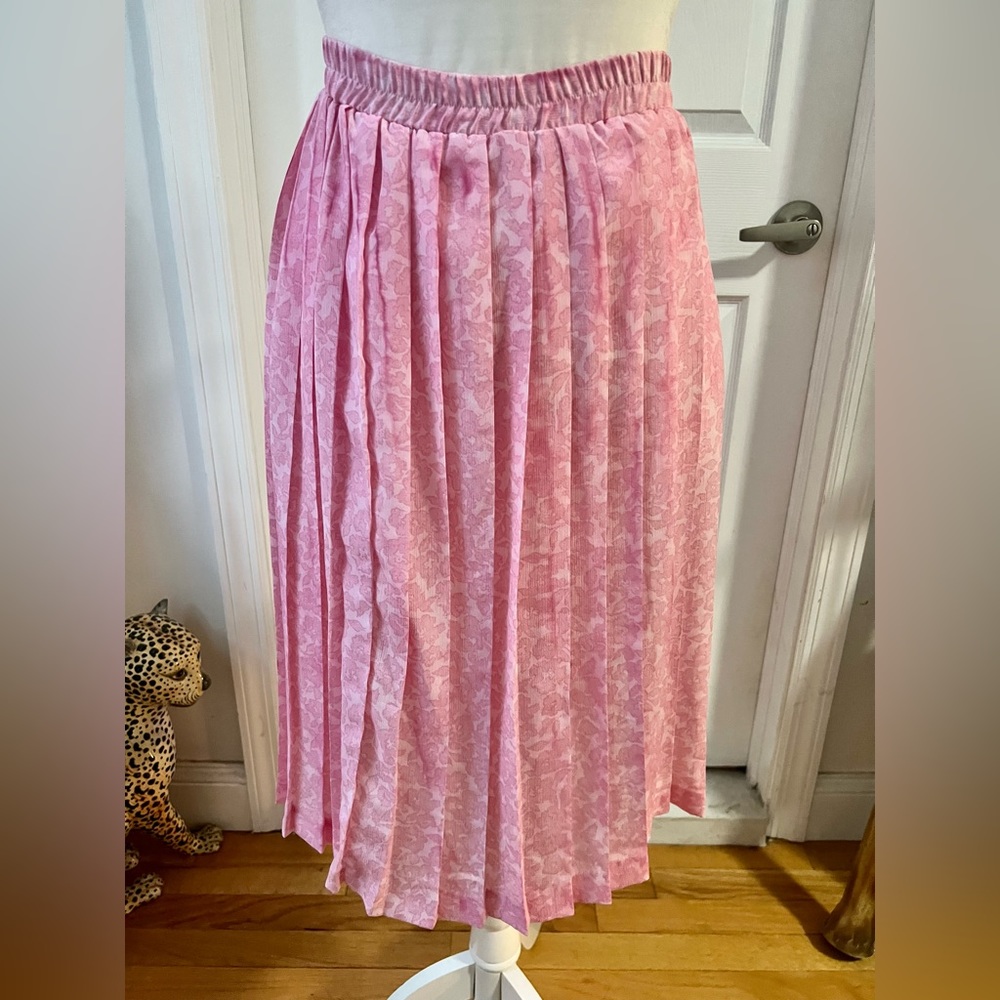 Pink floral pleated skirt